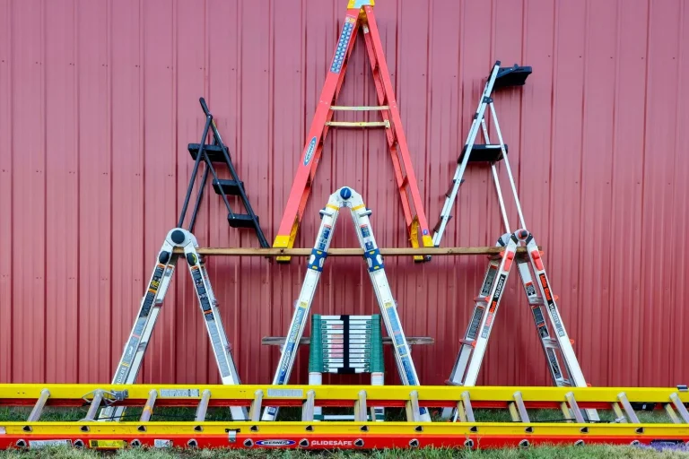 5 Best Ladders for Painting Walls in 2025